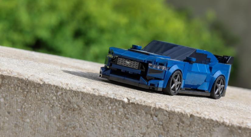 Könnyed szórakozás a Lego Ford Mustang Dark Horse