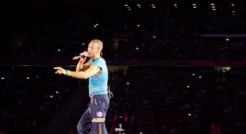 A Duna-parton sétálgatott a Coldplay énekese: videón sikerült megörökíteni a pillanatot