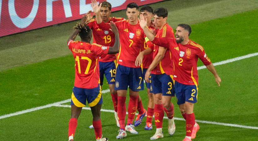 Olasz öngól, spanyol továbbjutás a B csoport rangadóján