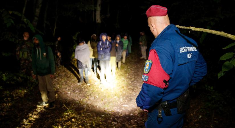 Ásotthalomnál csaptak le a migránsokra a rendőrök