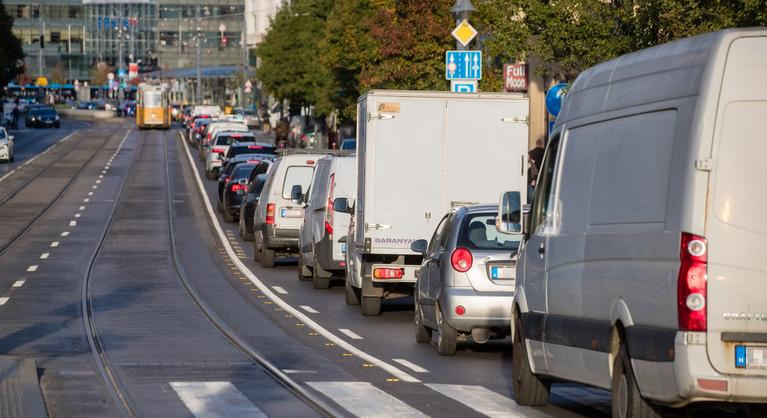 Döntött a Kúria: Budapest már csak év végéig szedhet útdíjat a teherautók után