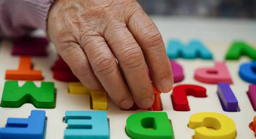 Alzheimer-kór: ez a vérvizsgálat előre kimutathatja a betegség kockázatát