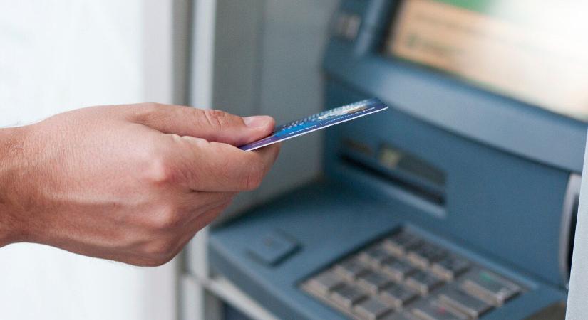 Debreceni bankautomatákból emelt le milliókat egy ukrán csaló
