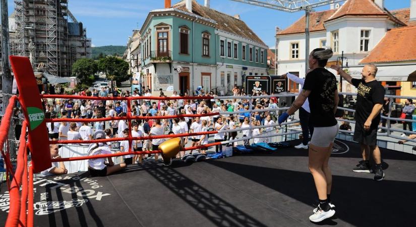 Két nap, négy nemzet, 80 meccs, 140 bunyós Kőszegen