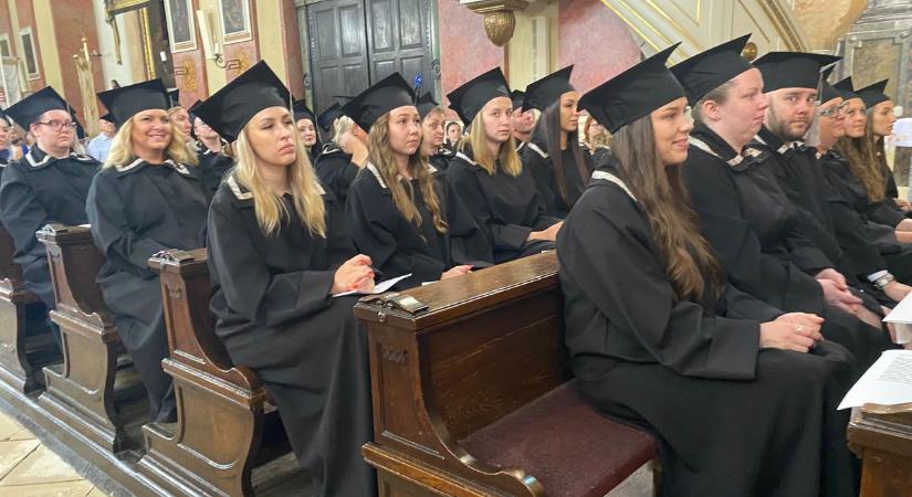 Diplomaátadót tartottak a Gál Ferenc Egyetem gyulai karán - galériával