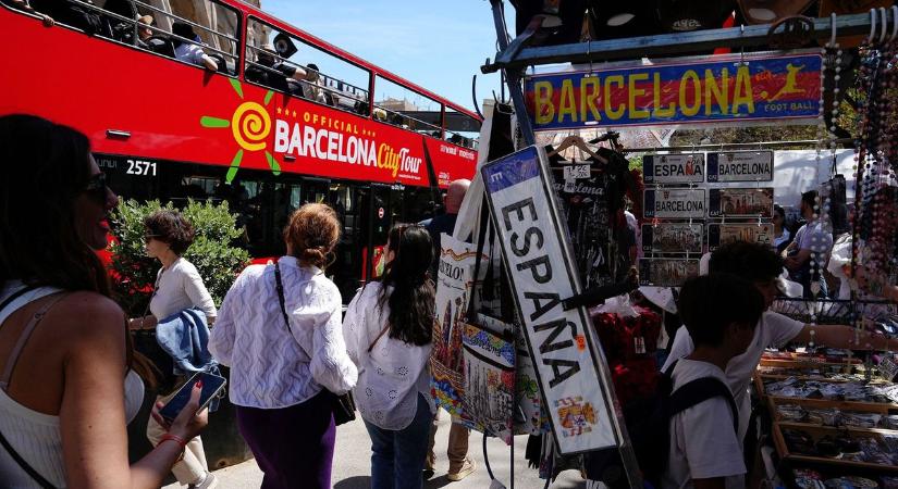 Barcelonában ekkora a baj: tilos lesz lakást kiadni turistáknak