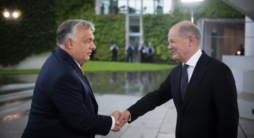 Orbán Viktor a magyar-német kapcsolatok gerincének nevezte az autóipart Berlinben