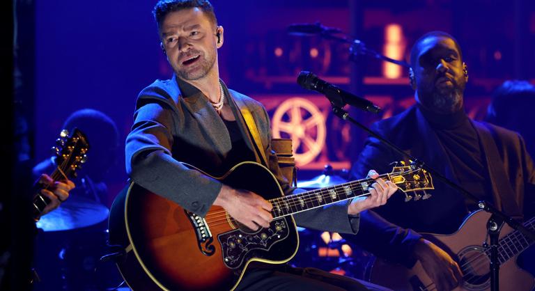 Justin Timberlake visszatért a színpadra, miután elvitték a rendőrök