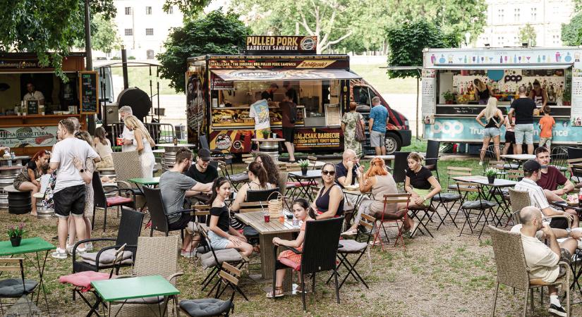 Füstös és szaftos: újra Food Truck Show Győrben!