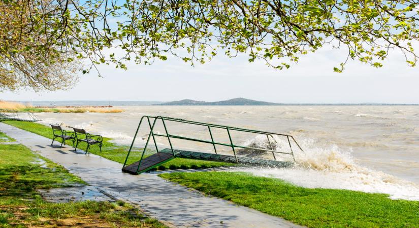 Felforr a Balaton vize a hétvégén: itt vannak a további vizek hőmérsékletei is, nem semmi, ami történik