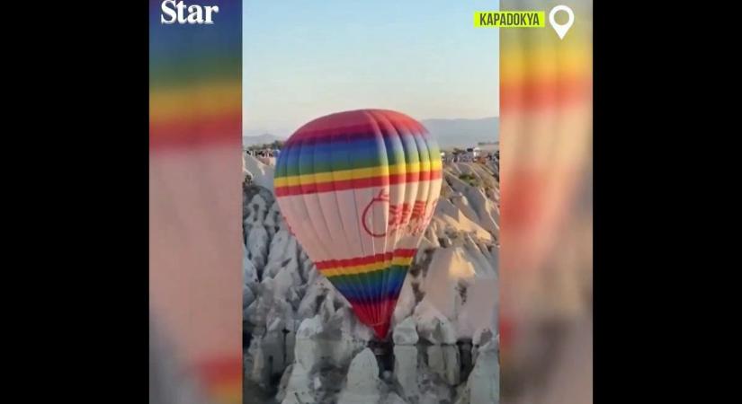 Törökországban egy hőlégballon utasokkal a sziklák között rekedt