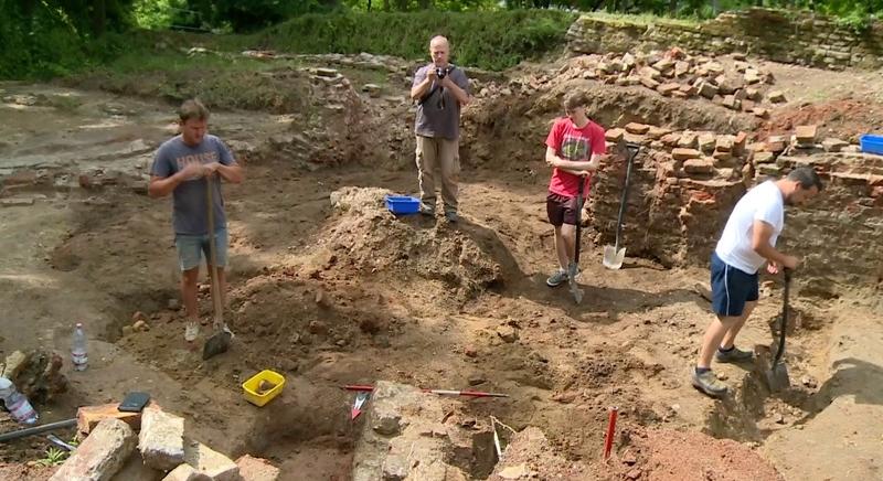 Kincseket rejt a somogyi föld a berzencei vár romjainál