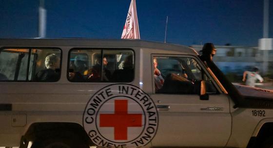22 ember életét vesztette egy légicsapásban a Vöröskereszt gázai irodájának közelében