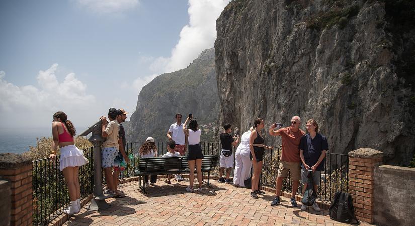 Kiszáradhat Capri szigete, nem engedik kikötni a turistákat
