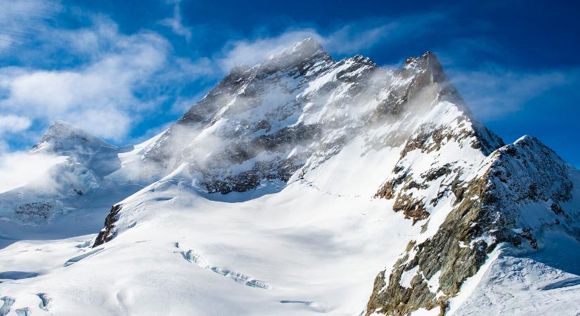 Heves esőzés okozta földcsuszamlás miatt többen eltűntek a svájci Alpokban
