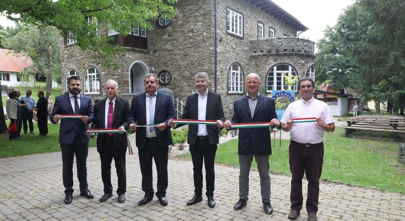 Valóra vált álom: megújult a Stirling-villa Velemben - dr. Balázsy Péter a település díszpolgára - fotók