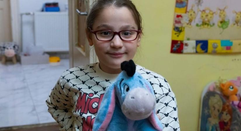 "Segítsetek, mert nem bírom tovább a fájdalmakat!" – Szörnyű kínokat él át a 8 éves Hanna
