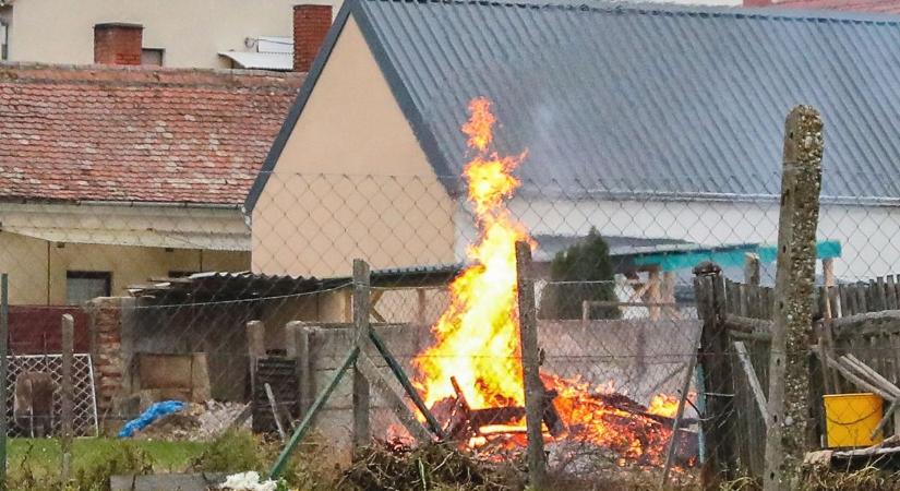 Tilos tüzet gyújtani Baranyában a meghatározott területeken