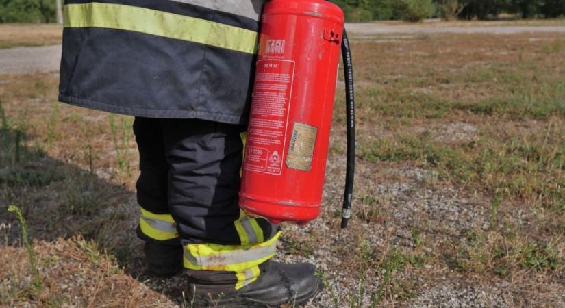 Autó égett Csabdi településen