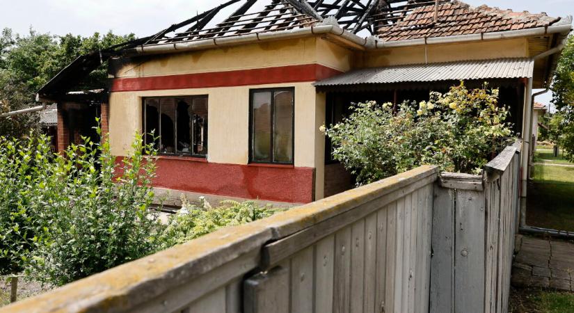 Tragédia Kondoroson: visszament az égő házba az idős férfi, már nem tudták megmenteni az életét