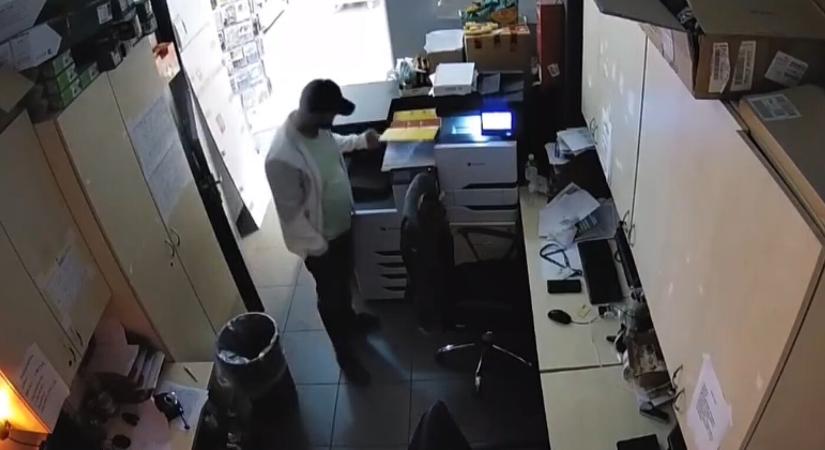 Kifosztott egy áruházat, segítsen megtalálni a tolvajt! (VIDEÓ)