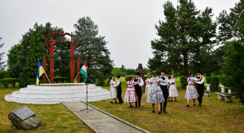 A honfoglaló ősökre emlékeztek a Tiszacsomai Honfoglalási Emlékparkban
