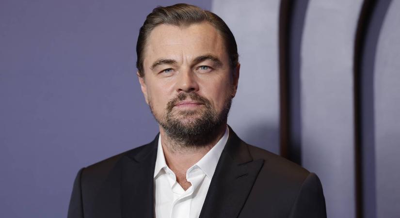 Leonardo DiCaprio 23 évvel fiatalabb szerelme szó szerint Éva kosztümben tűnt fel