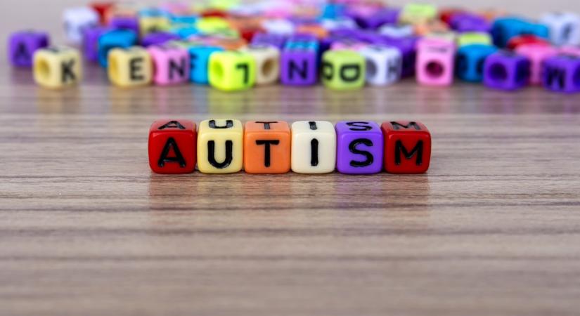 Mire mondhatjuk, hogy ez már autizmus? – Vekerdy Tamás írása