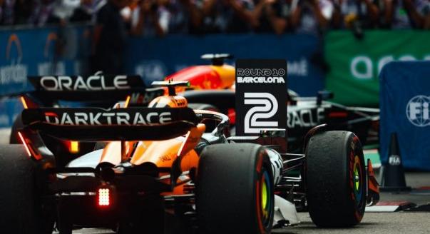 McLaren: Ez a győzelem az első kanyarban ment el