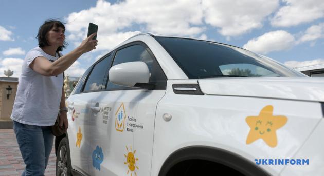 Az UNICEF 40 autót adott át Ukrajnának az egészségügyi dolgozók számára