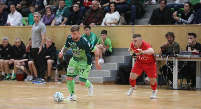 Kimondta a boldogító igent a HVSE futsaljátékosa és párja - fotó