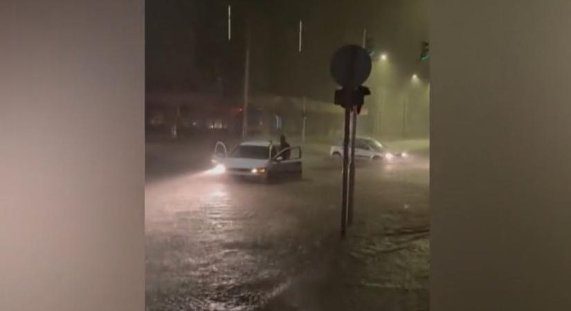 Halálos vihar csapott le az országra (videó)