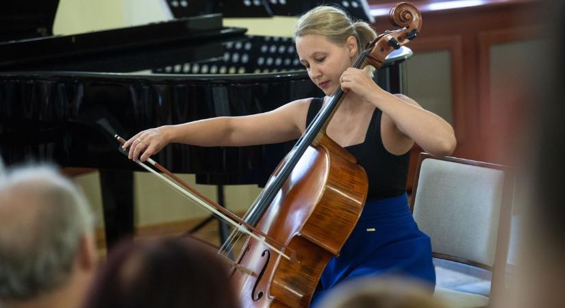 Jótékony célú hangversenyt adott a Zalaegerszegi Liszt Ferenc Vegyeskar vasárnap este a Korona Szalonban