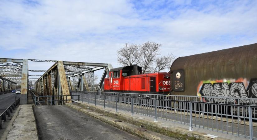 Pénteken derül ki, hogy lezárják-e a gubacsi hidat a vasúti teherforgalom elől