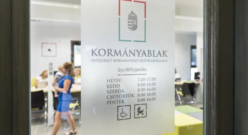 Korrupt kormánytisztviselőt kapcsolt le a Nemzeti Védelmi Szolgálat