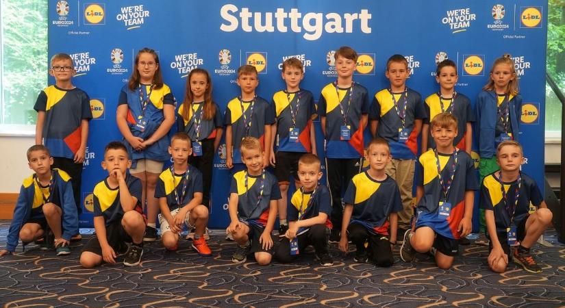 Így küldték Szoboszlai Dominikékat a skótok ellen is csatába a Lidl Kids Team magyar tagjai! - Teljesült 33 gyermek álma a németországi labdarúgó Európa-bajnokságon