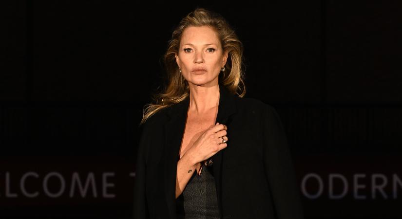 Az 50 éves Kate Moss pucérruhájától azonnal zavarba jössz