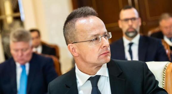 Szijjártó Péter rettentően kiakadt Brüsszelre