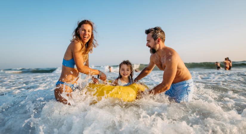 Nagy kihívás elé állítja a vakáció a dolgozó szülőket: így érik el, hogy ne unatkozzon a gyerekük