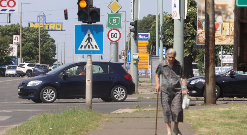 A jelzőlámpa sárgán villog több helyen Pécsett az Uránvárosban