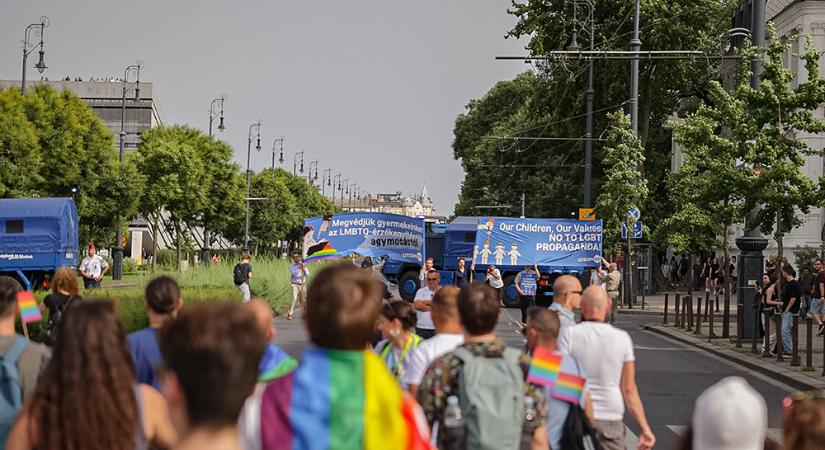 A csendes többség: Tiltakozó akciót tartott a CitizenGO a Budapest Pride alatt