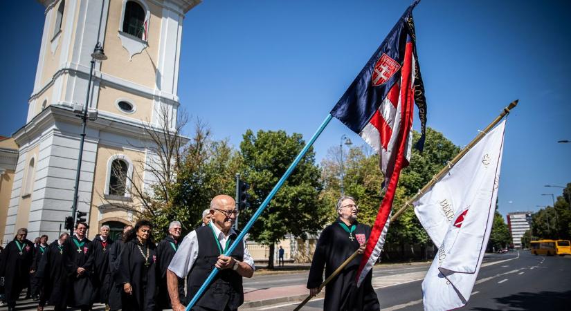 Békéscsabára érkezett a Szent György Lovagrend nyári egyeteme – videóval, galériával