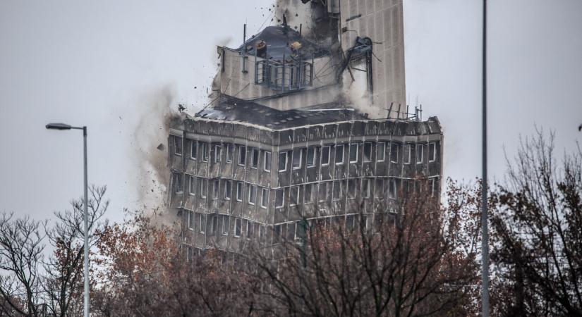 Így robbantották fel Csepel régi toronyházát - galéria