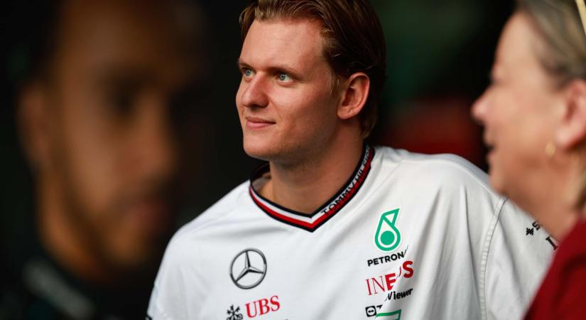 Schumacher is a jelöltek között, az Alpine F1-esével tesztel!