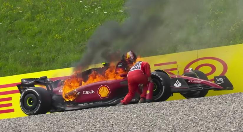 Ennek a rommá égett Ferrarinak a látványa rosszabb, mint egy nyílt sebé