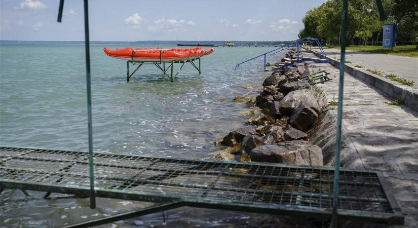 Hihetetlen bunkó beszólást kapott egy balatoni strand büféjében egy vendég, sokan teljesen kiakadtak rajta