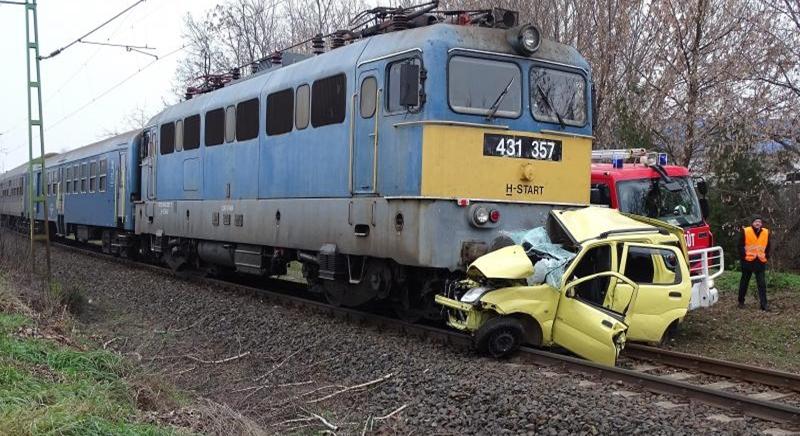 Meghalt a vonattal ütköző autó mindhárom utasa
