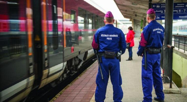 Vonatokon, pályaudvarokon tart ellenőrzést a rendőrség