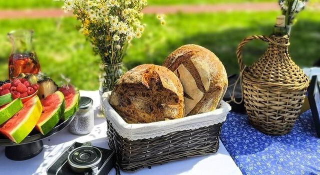 Hosszúasztal Piknik – Pompázatos virágkompozíciók, ínycsiklandó ételek