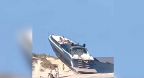 Csodájára járnak az emberek a jachtnak, ami Ibiza közelében feneklett meg